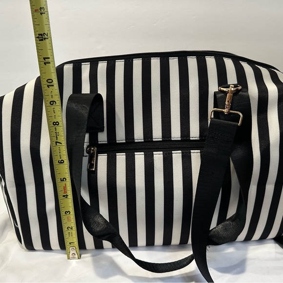 Alice and Olivia overnight bag - Picture 6 of 7